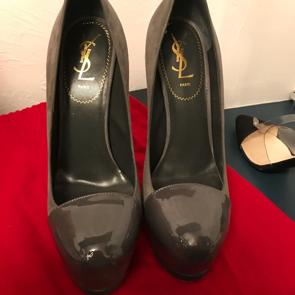 2 SHOES FOR THE PRICE OF 1 MESSAGE ME